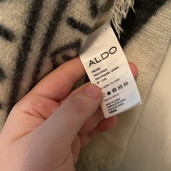 Also scarves - Picture 2 of 3